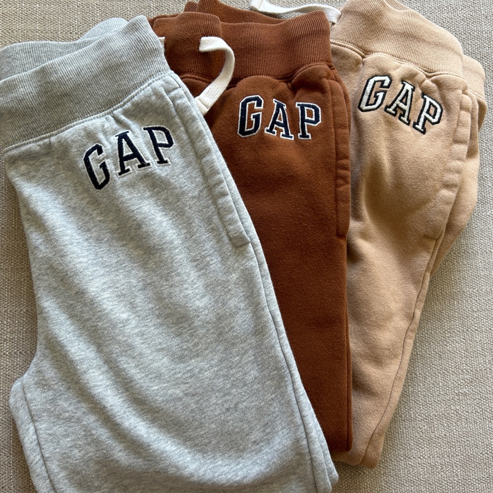 Gap logo joggers 3 pairs size large, boys